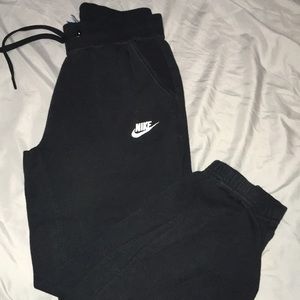 cropped Nike joggers